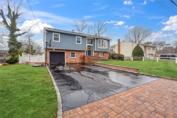Attached, Exterior, Facade, Brick Facade, Raised Ranch