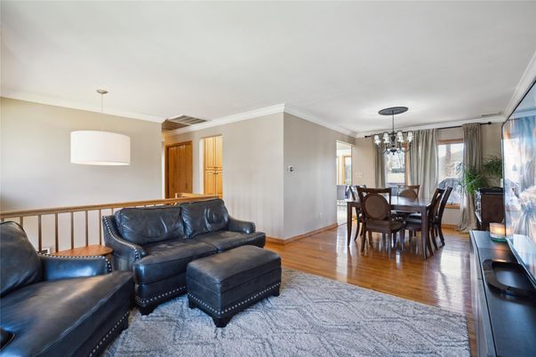 Chandelier, Dining room, Interior, Living room, Pendant Lights, Wood Texture Flooring