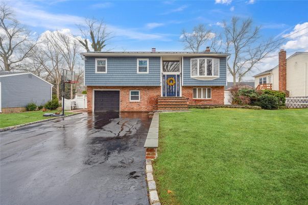 Attached, Exterior, Facade, Brick Facade, Raised Ranch