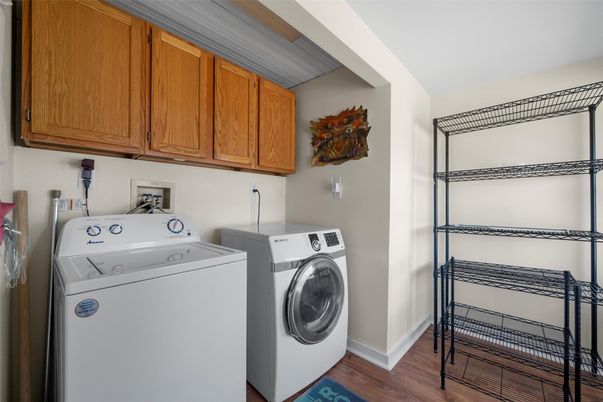 Interior, Washer, Wood Texture Flooring