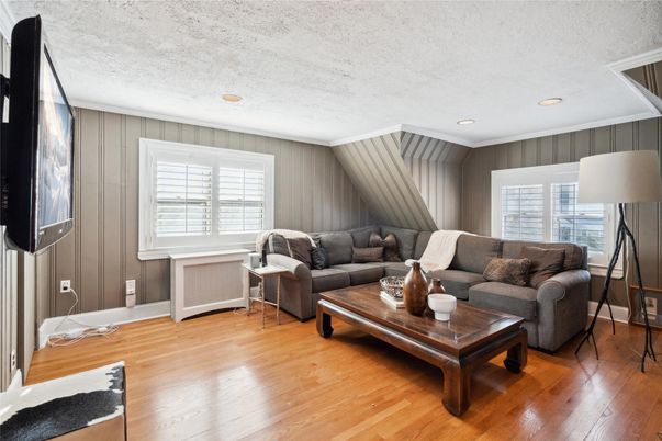 Interior, Living room, Recessed Lighting, Wood Texture Flooring