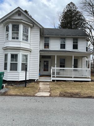Exterior, Facade, Farmhouse