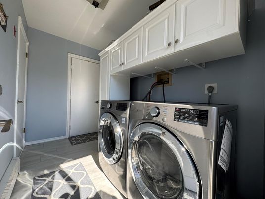 Interior, Washer, Wood Texture Flooring
