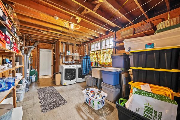 Interior, Washer, Wooden Beams