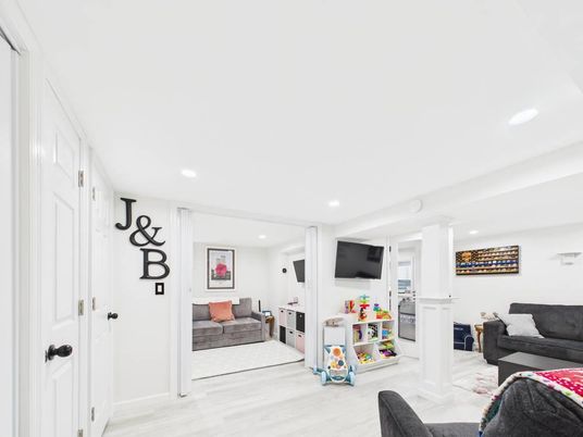 Interior, Recessed Lighting, Wood Texture Flooring