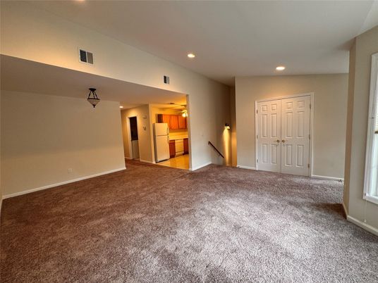Empty room, Interior, Recessed Lighting