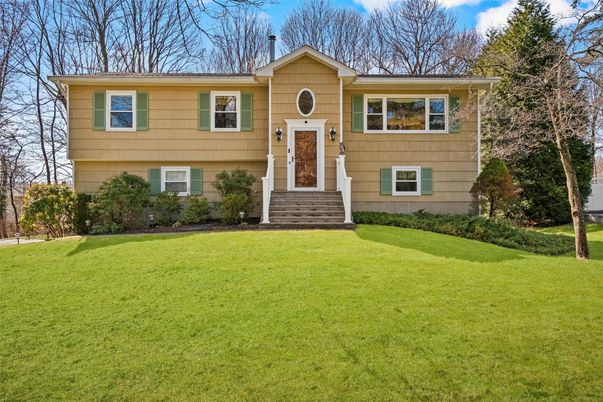 Exterior, Facade, Raised Ranch