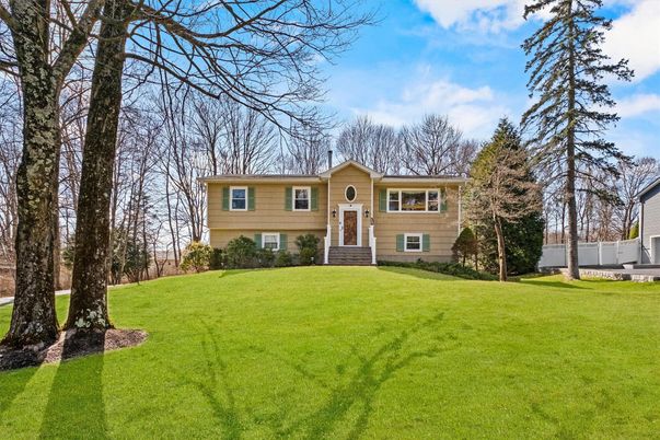 Backyard, Exterior, Facade, Raised Ranch
