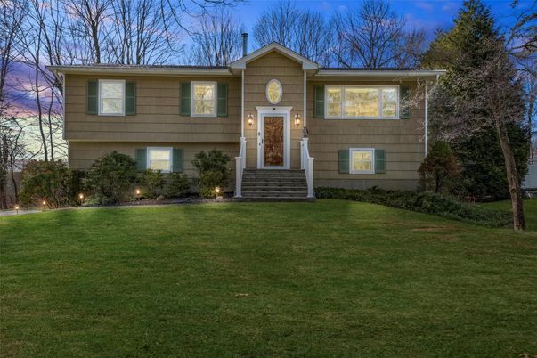 Exterior, Facade, Raised Ranch