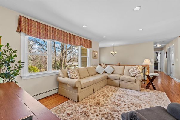 Chandelier, Dining room, Interior, Living room, Recessed Lighting, Wood Texture Flooring