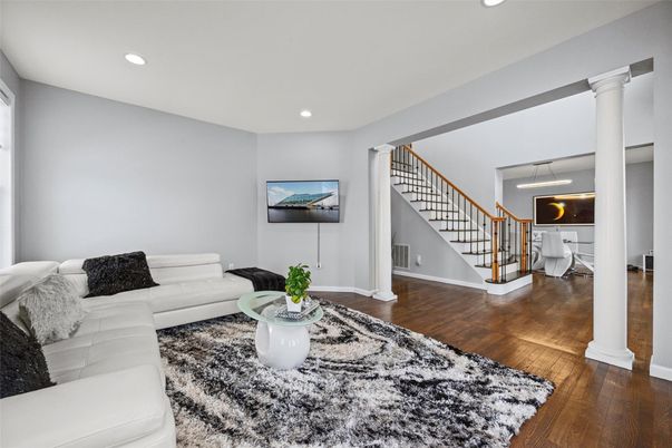 Interior, Living room, Pendant Lights, Recessed Lighting, Wood Texture Flooring
