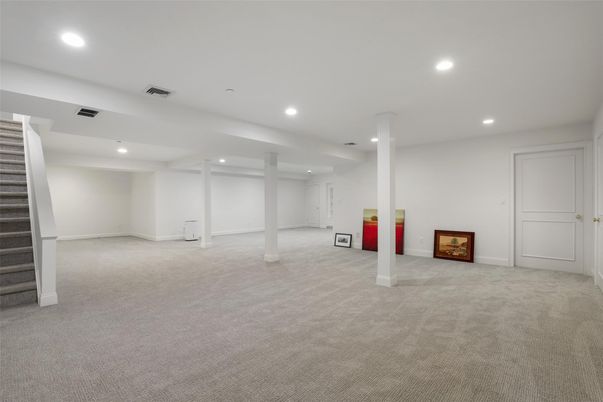 Empty room, Interior, Recessed Lighting