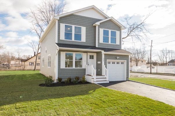Attached, Exterior, Facade, Farmhouse