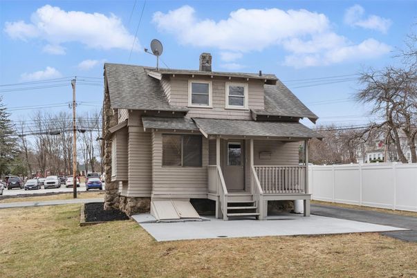 Exterior, Facade, American Foursquare