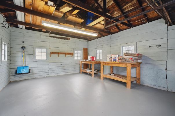 Empty room, Interior, Wooden Beams
