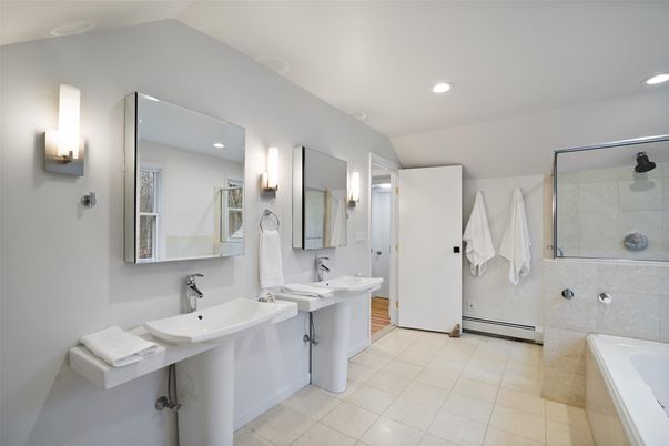 Bathroom, Dual Sink Vanities, Interior, Recessed Lighting