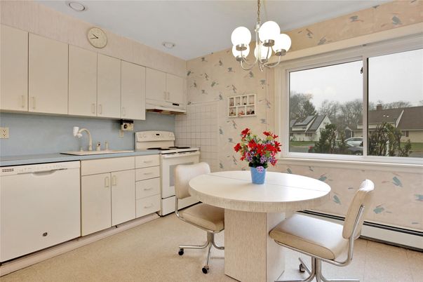 Chandelier, Dining room, Interior, Kitchen, Stainless Steel Appliances