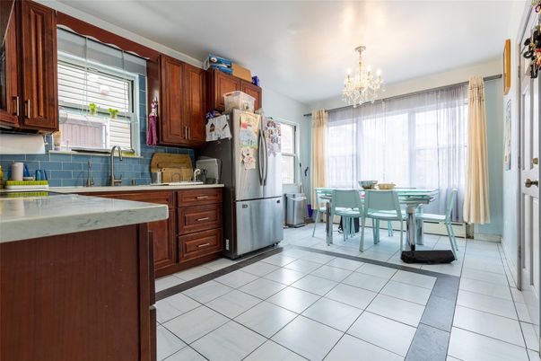 Chandelier, Dining room, Interior, Kitchen