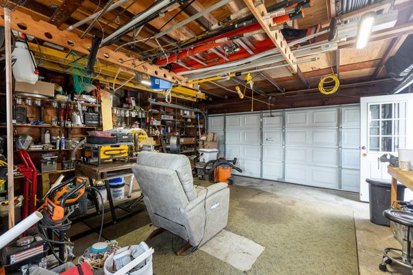 Garage, Interior, Wooden Beams
