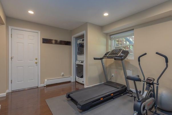Fitness Equipment, Interior, Recessed Lighting, Wood Texture Flooring