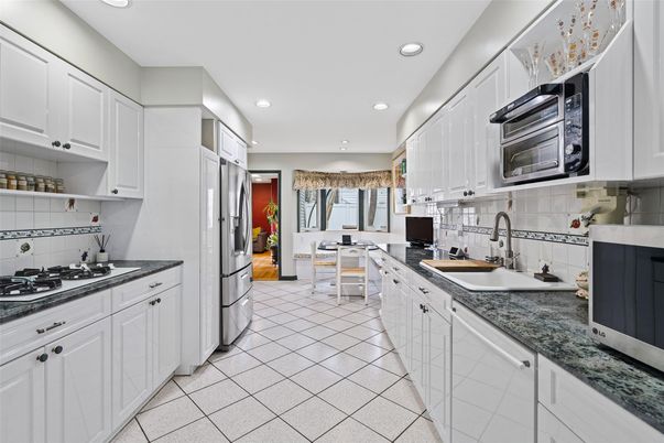 Dining room, Interior, Kitchen, Recessed Lighting, Stainless Steel Appliances