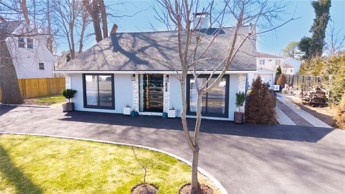 Exterior, Facade, Cape Cod