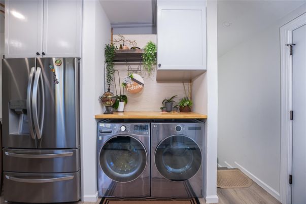 Interior, Washer, Wood Texture Flooring