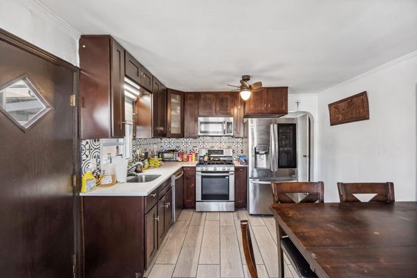 Dining room, Interior, Kitchen, Stainless Steel Appliances, Wood Texture Flooring
