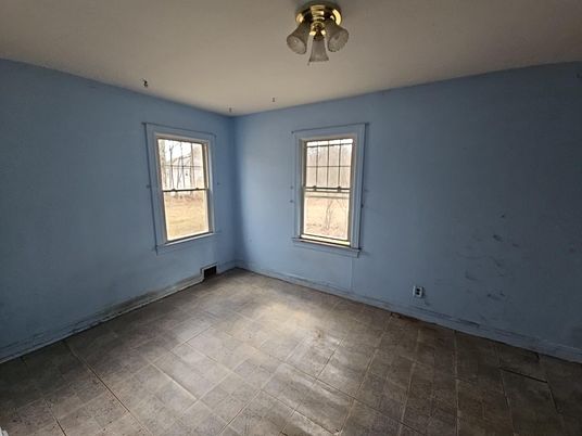 Empty room, Interior