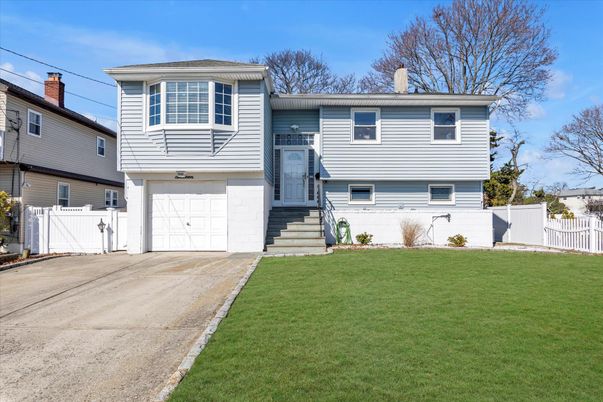 Attached, Exterior, Facade, Raised Ranch