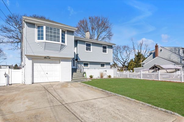 Attached, Exterior, Facade, Raised Ranch