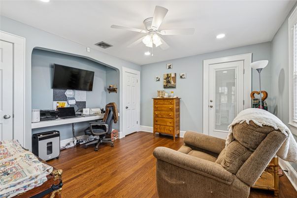Home Office, Interior, Recessed Lighting, Wood Texture Flooring