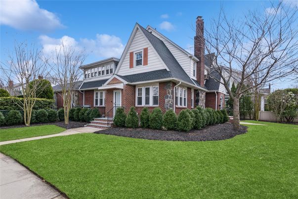 Exterior, Facade, Brick Facade, Queen Anne Victorian