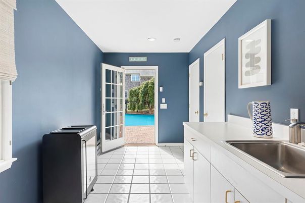 Interior, Kitchen, Recessed Lighting, Washer