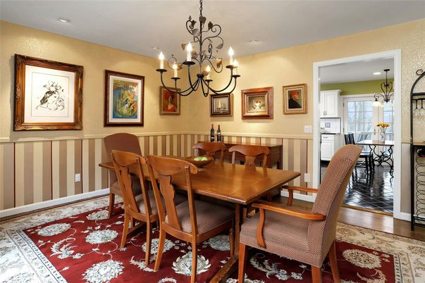 Chandelier, Dining room, Interior, Recessed Lighting, Wood Texture Flooring