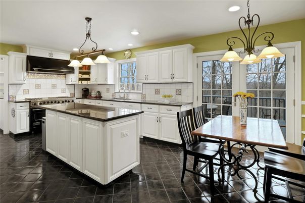 Dining room, Interior, Kitchen, Pendant Lights, Recessed Lighting, Stainless Steel Appliances