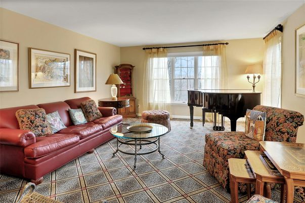 Interior, Living room, Piano