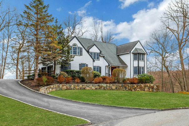 Exterior, Facade, Farmhouse