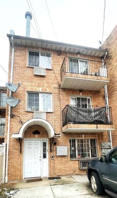 Exterior, Facade, Brick Facade, Rowhouse
