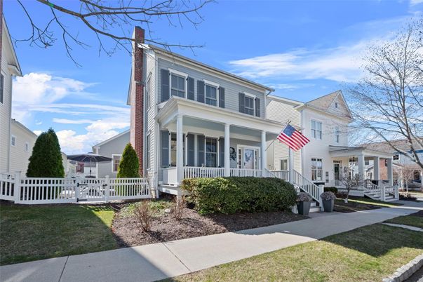 Exterior, Facade, American Foursquare
