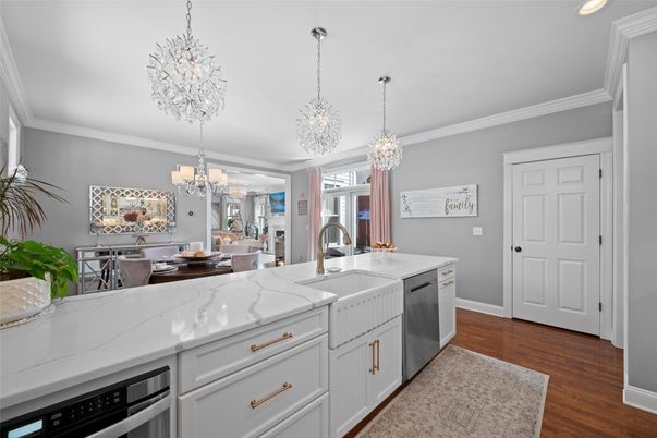 Chandelier, Dining room, Interior, Kitchen, Pendant Lights, Recessed Lighting, Wood Texture Flooring