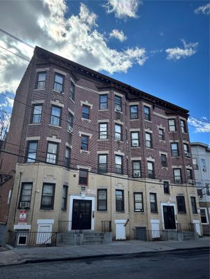 Exterior, Facade, Brick Facade, Rowhouse
