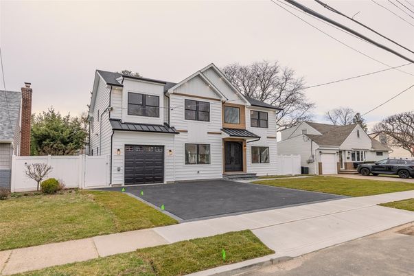 Attached, Exterior, Facade, Farmhouse