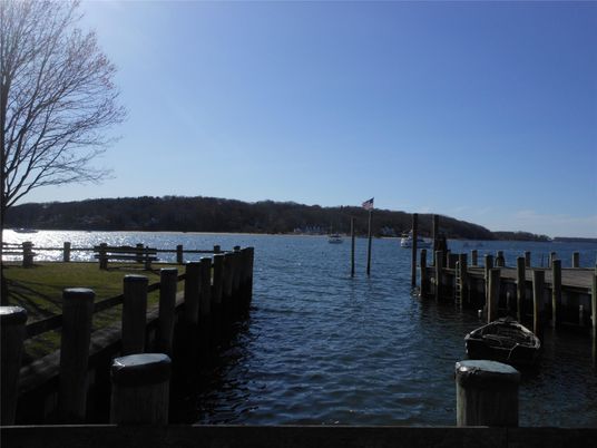 Exterior, Lake