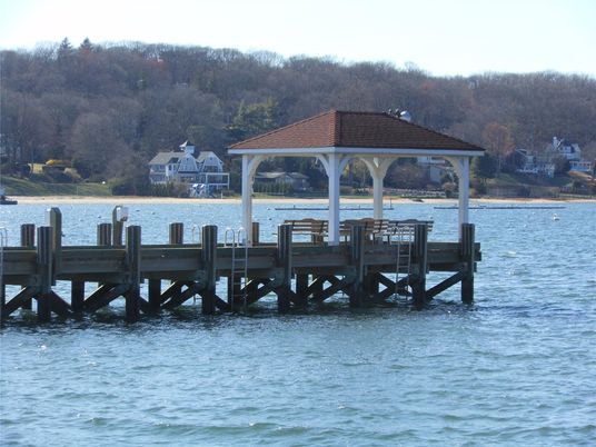 Exterior, Lake
