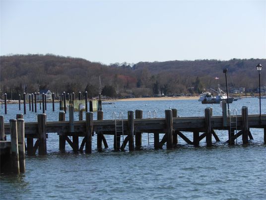 Exterior, Lake