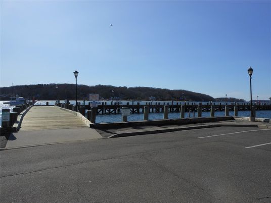 Exterior, Lake