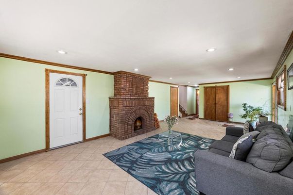 Fireplace, Interior, Living room, Recessed Lighting
