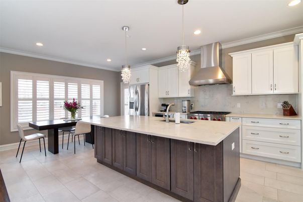Chandelier, Dining room, Interior, Kitchen, Pendant Lights, Recessed Lighting, Stainless Steel Appliances