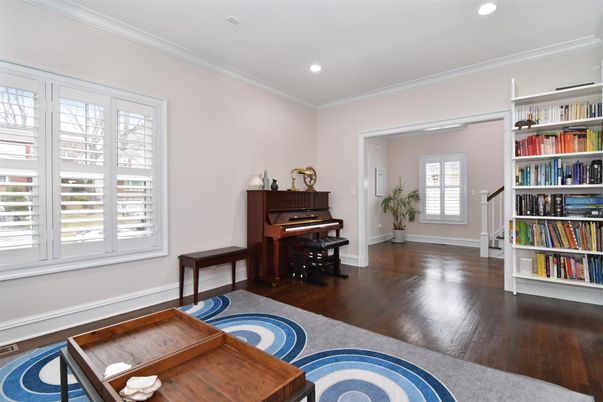 Interior, Piano, Recessed Lighting, Wood Texture Flooring